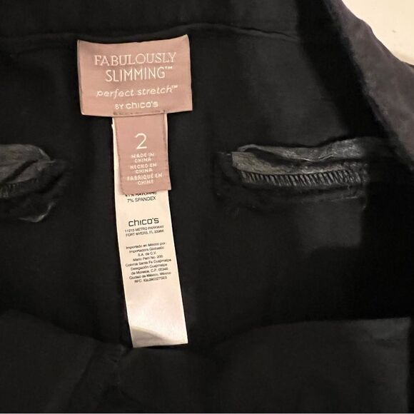 Chicos 2 fabulously slimming perfect stretch chino shorts - Picture 7 of 9